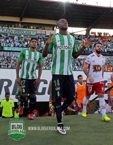Víctor Ibarbo contra Huracán. (Foto: @BlogVerdolaga)