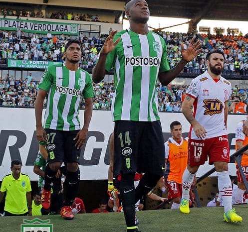 Víctor Ibarbo contra Huracán. (Foto: @BlogVerdolaga)